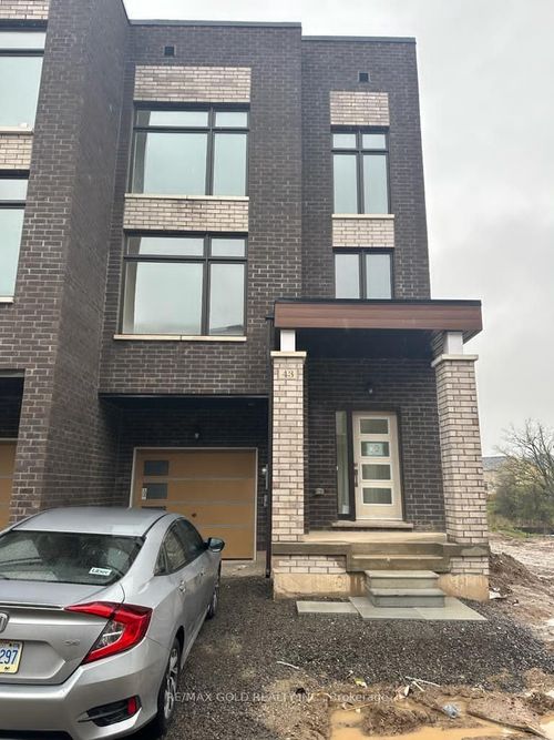 43 Queenpost Dr, Brampton, ON, L6Y6L2 | Card Image