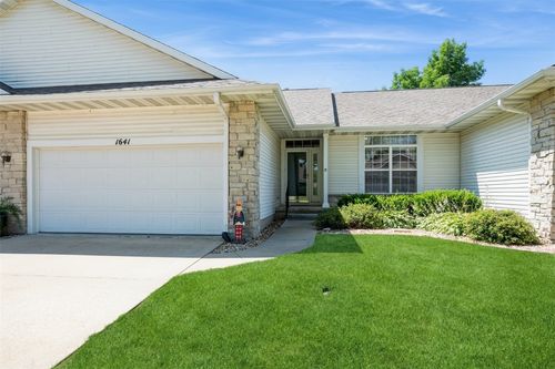 1641 Greens Way Ct Ne, Cedar Rapids, IA, 52402-1133 | Card Image