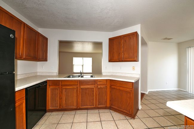 9042 Twinceek Farm, House other with 3 bedrooms, 3 bathrooms and null parking in Converse TX | Image 18