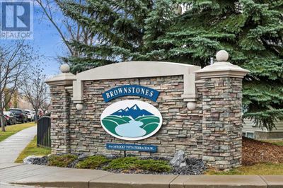 18 Rocky Vista Terr Nw, Townhouse with 2 bedrooms, 2 bathrooms and 2 parking in Calgary AB | Image 2