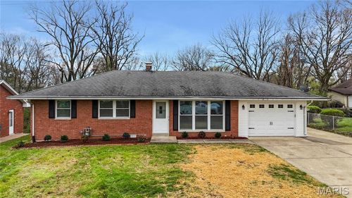 100 Debbie Dr, Collinsville, IL, 62234-3748 | Card Image