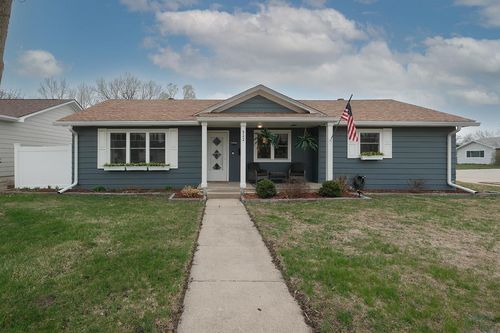 522 Delaware Ave Nw, Orange City, IA, 51041-1243 | Card Image