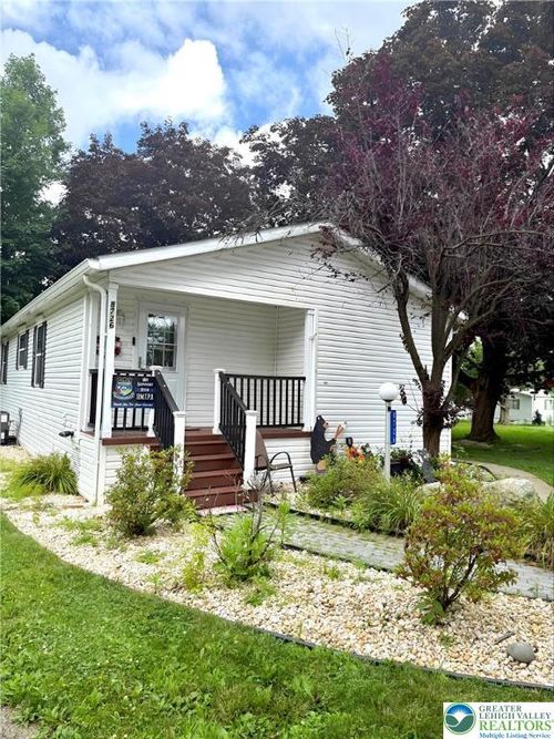 8726 Breinig Run Cir, BREINIGSVILLE, PA, 18031-2001 | Card Image