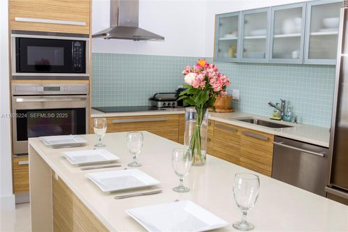 apt-809-2020 N Bayshore Dr, Miami, FL, 33137-5160 | Card Image