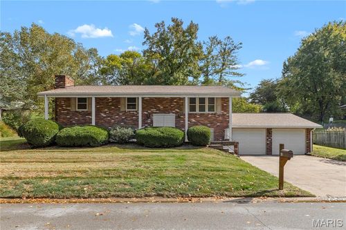 63 Glendale Dr, Glen Carbon, IL, 62034-1011 | Card Image