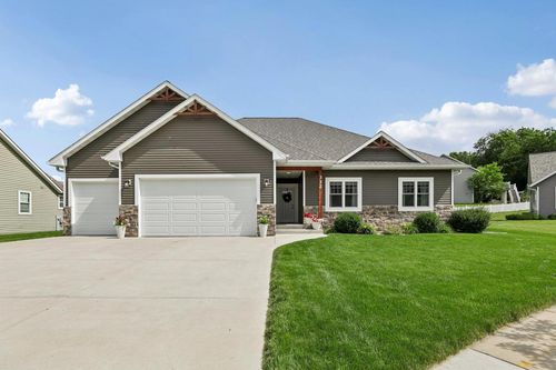 312 Coventry Cir, Johnson Creek, WI, 53038-9483 | Card Image