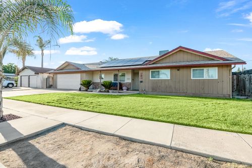 916 E Royal Ann Avenue, Tulare, CA, 93274 | Card Image