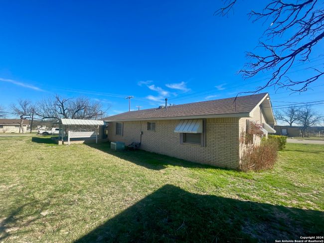 1902 College St, House other with 3 bedrooms, 2 bathrooms and null parking in Junction TX | Image 4