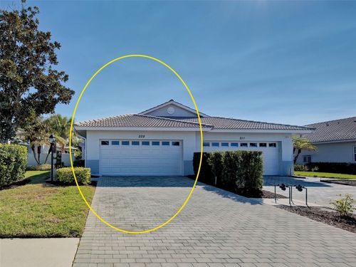 209 Reclinata Cir, VENICE, FL, 34292-5402 | Card Image