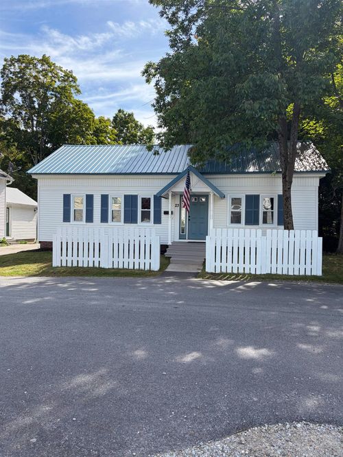 23 Coral St, Concord, NH, 03303-4800 | Card Image