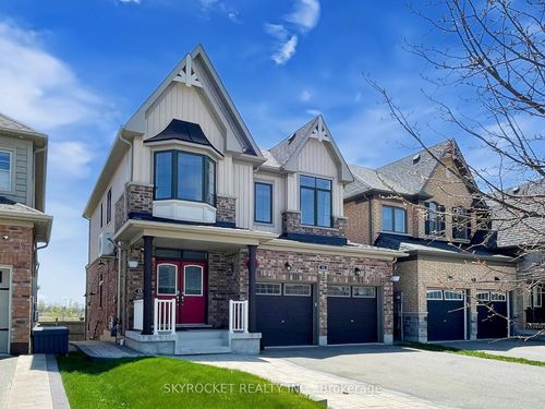 15 Chessington Avenue, East Gwillimbury, ON, L0G1R0 | Card Image
