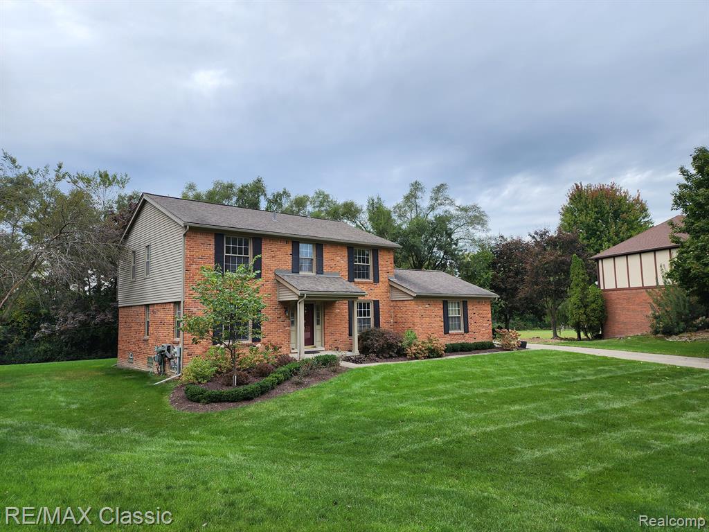 Falcon Dr, Troy, MI 48098