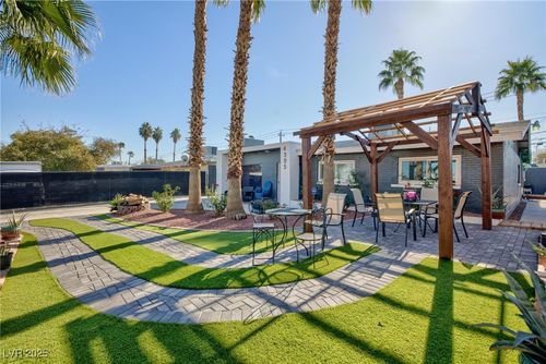 4305 Vegas Valley Dr, Las Vegas, NV, 89121-7127 | Card Image