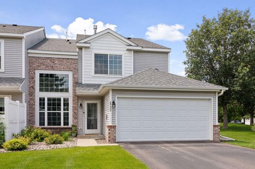 2732 Wagon Wheel Curv, Chaska, MN, 55318-1580 | Card Image