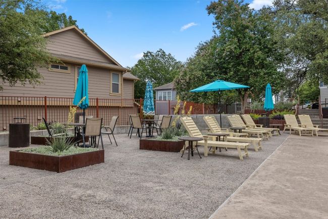 Community pool area | Image 38