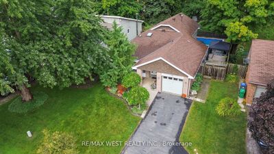 34 Lorraine Cres, House other with 3 bedrooms, 3 bathrooms and 4 parking in Brampton ON | Image 3