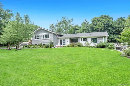 125 Hicks Ln, Great Neck, NY, 11024-2104 | Card Image