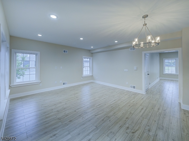 Residential Lease in Edison Twp. 3