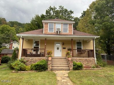 906 Campbell Avenue, House other with 4 bedrooms, 3 bathrooms and null parking in Norton VA | Image 1