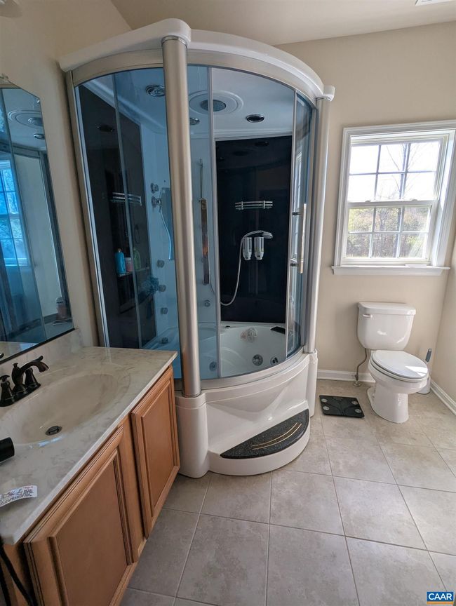 Amazing steam shower with whirlpool tub, light, radio and phone | Image 23