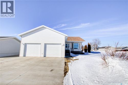 202 Regent St, Melfort, SK, S0E1A0 | Card Image