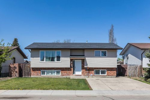 18 Elder Ave Se, Medicine Hat, AB, T1B2W8 | Card Image