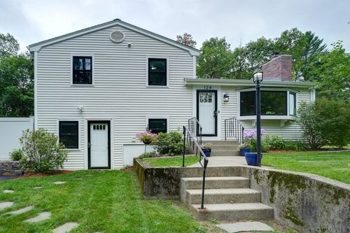 124 South St, Holliston, MA, 01746-1437 | Card Image