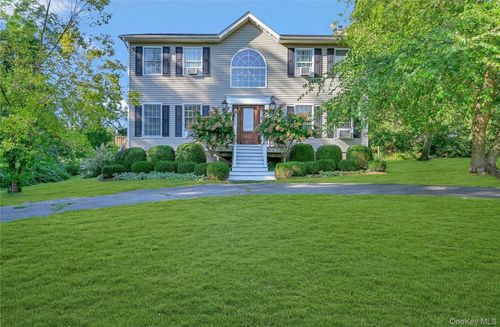 215 Kouros Rd, New Suffolk, NY, 11956 | Card Image