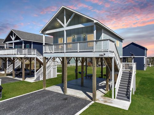 1086 Cedar Ln, Gilchrist, TX, 77617 | Card Image
