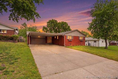 5369 28th St, Tulsa, OK, 74114-6301 | Card Image