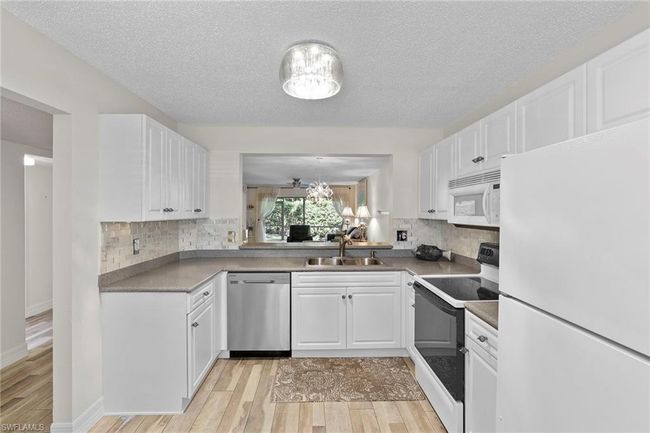 APT-103 - 605 Squire Cir, Condo with 2 bedrooms, 2 bathrooms and 1 parking in NAPLES FL | Image 10