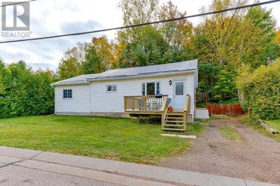 1332 Victoria St, House other with 3 bedrooms, 1 bathrooms and 2 parking in Petawawa ON | Image 1