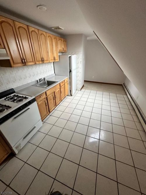 136 Marshall St, Elizabethport, NJ, 07206-1639 | Card Image