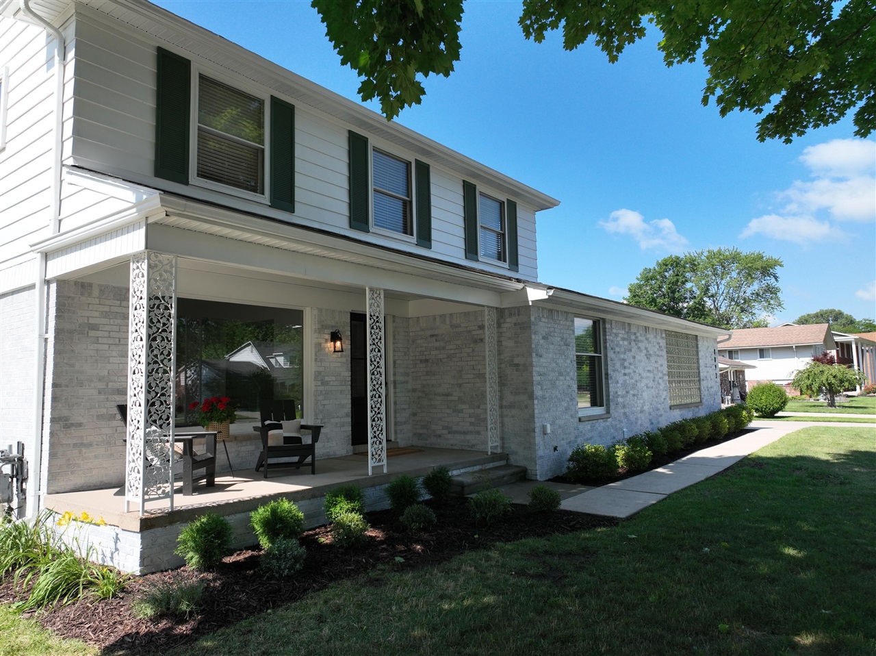 Berkshire Dr, Grosse Ile, MI 48138