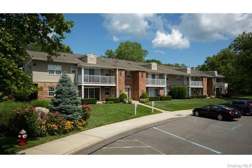 36-20 Westwood Dr, Westbury, NY, 11590-1605 | Card Image