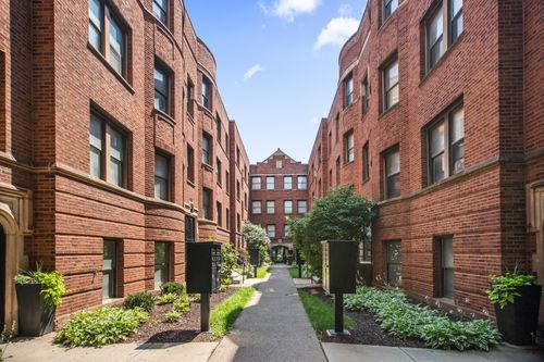 3w-4523.5 Drexel Blvd, Chicago, IL, 60653 | Card Image