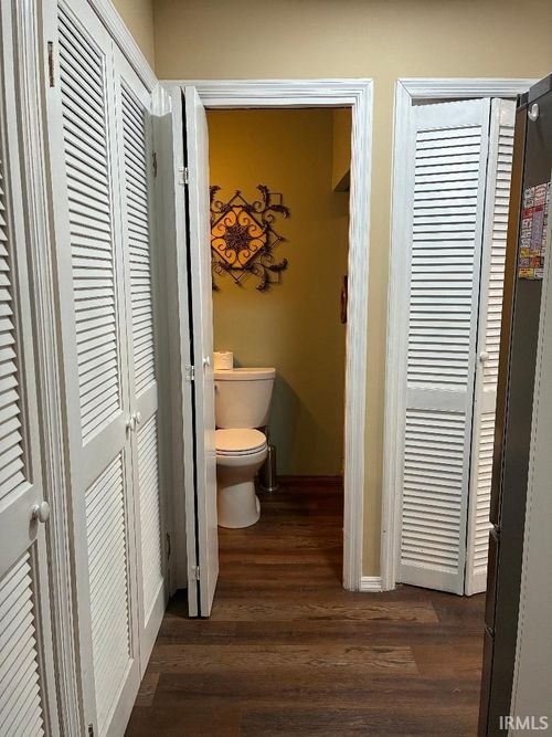 489 Ne D. Street Street, Linton, IN, 47441 | Card Image