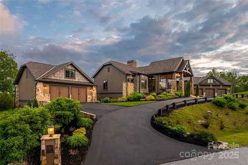 24 Snow Ridge Dr, Hendersonville, NC, 28792-0047 | Card Image