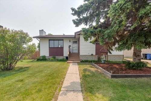 20 Larne Place, Penhold, AB, T0M1R0 | Card Image