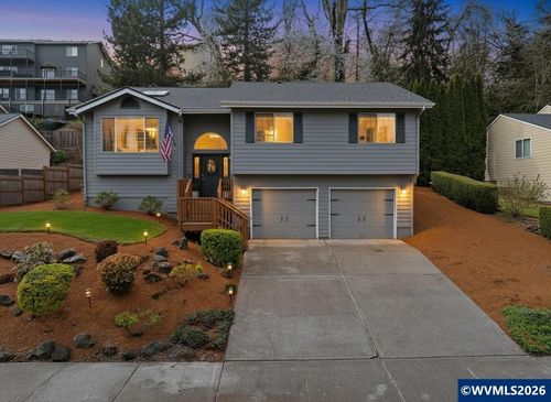 810 Valleywood Dr Se, Salem, OR, 97306-1641 | Card Image