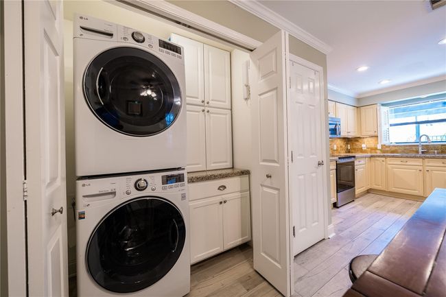 stacked washer/dryer | Image 20