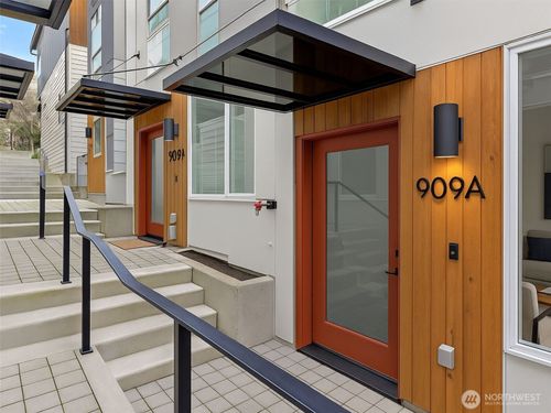 a-909 Hiawatha Pl S, Seattle, WA, 98144-2825 | Card Image
