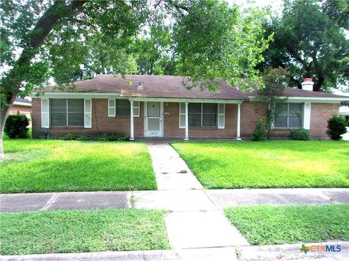 1819 San Jacinto Ave, Victoria, TX, 77901-3134 | Card Image