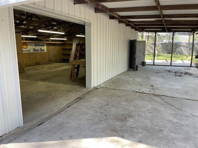 20756 Oakshade Dr, House other with 5 bedrooms, 2 bathrooms and 4 parking in New Caney TX | Image 10