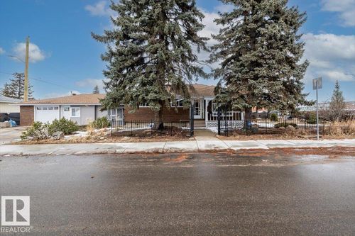 9304 128a Ave Nw, Edmonton, AB, T5E0J9 | Card Image