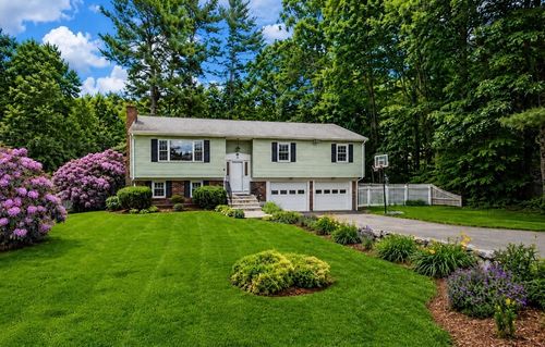 9 Lakeshore Dr, Norfolk, MA, 02056-1225 | Card Image
