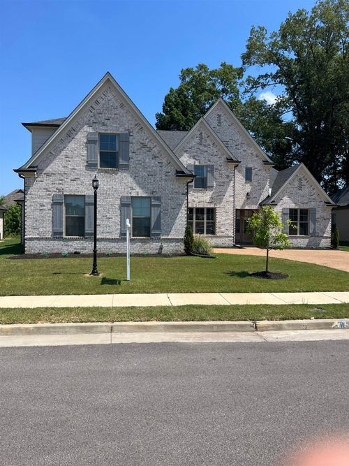 9746 Woodland Fox Ln N, Cordova, TN, 38018-1068 | Card Image
