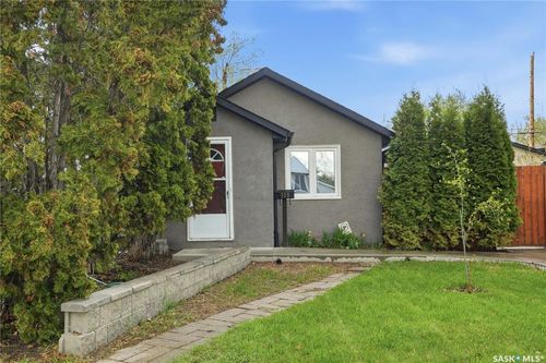 908 L Avenue N, Saskatoon, SK, S7L2R6 | Card Image
