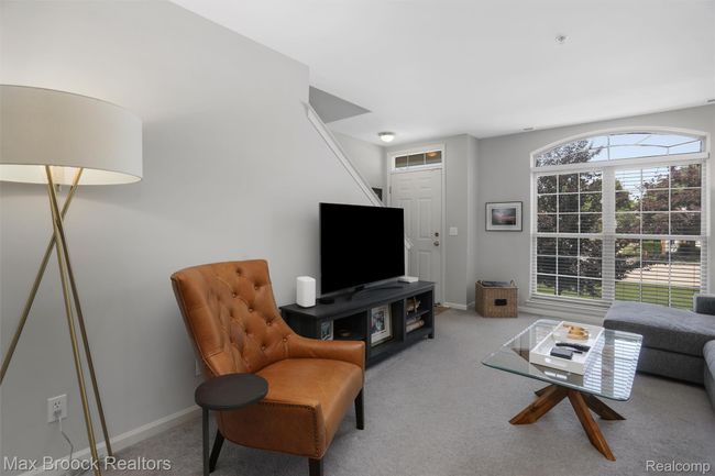 Living Room and Front Entrance | Image 4