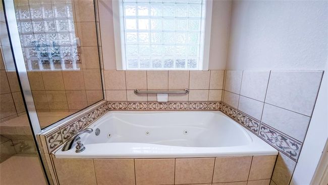 1212 W North St, House other with 3 bedrooms, 3 bathrooms and 2 parking in Louise TX | Image 29